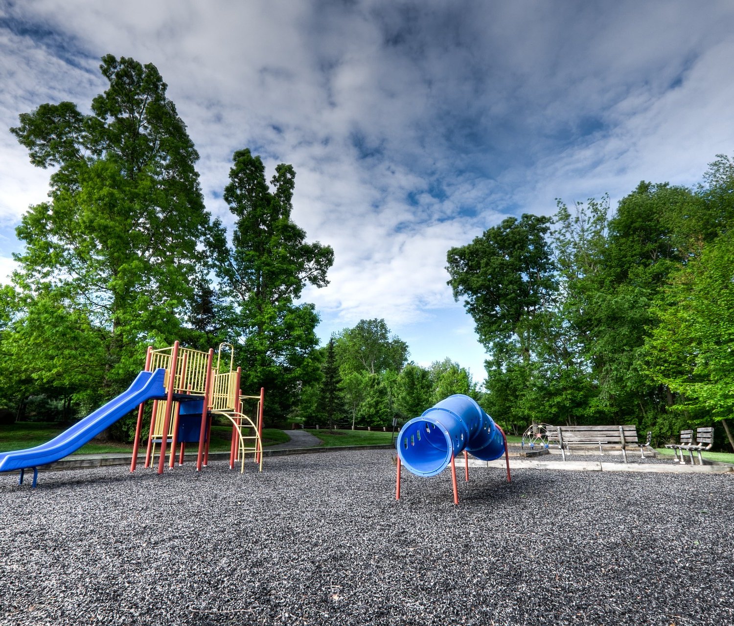 playground-923068_1920